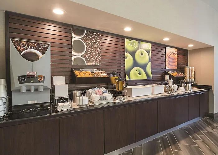 La Quinta By Wyndham Phoenix West Hotel
