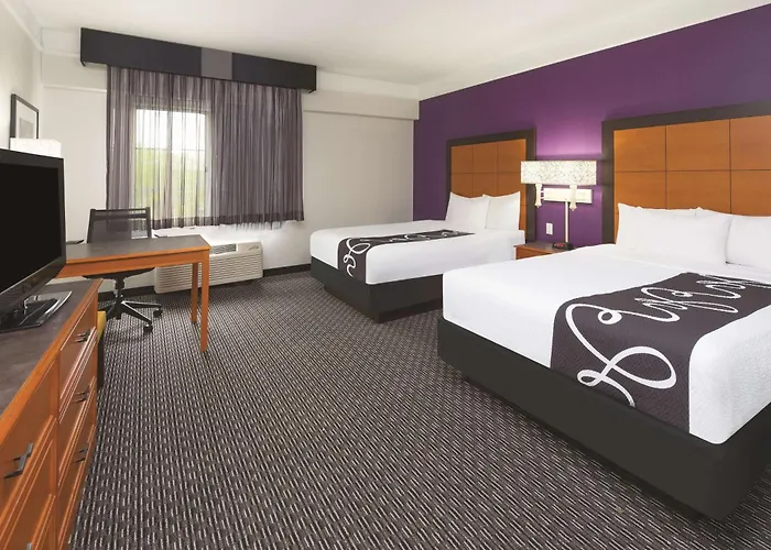 La Quinta By Wyndham Phoenix West Hotel