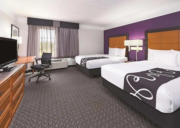 Hotel La Quinta By Wyndham Phoenix West 3*