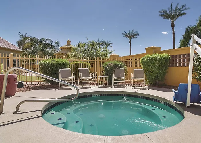Hotel La Quinta By Wyndham Phoenix West 3*